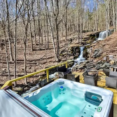 Relaxation Retreat Home With Hot Tub Gym & Sauna